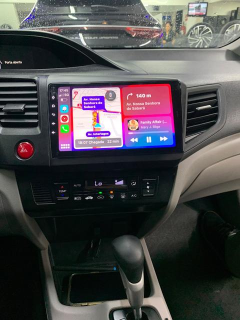 Honda Civic com CarPlay e navegação