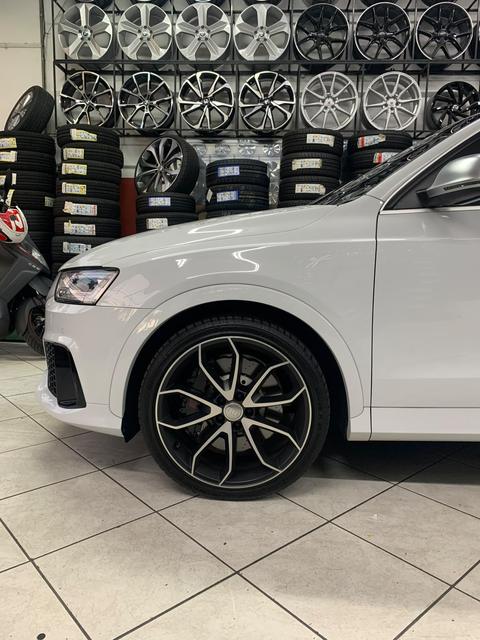 Roda dianteira de Audi RS Q3